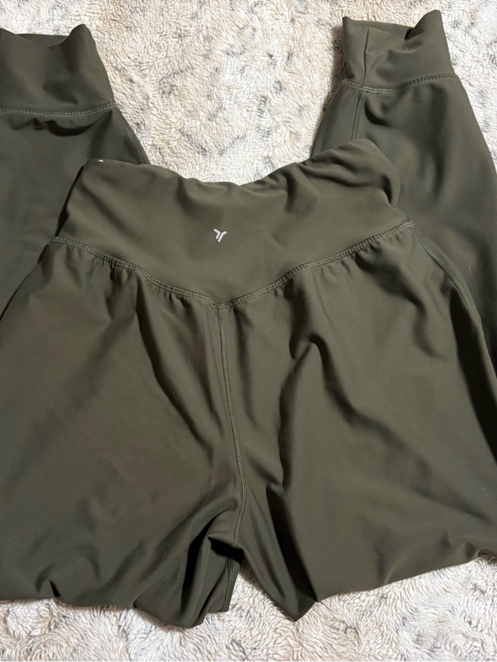 Women’s Old Navy Active Powersoft Olive Joggers - Medium